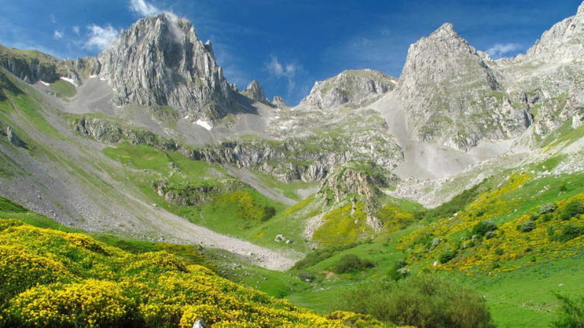 Macizo de Mampodre en el Parque Nacional de Picos de Europa. DL