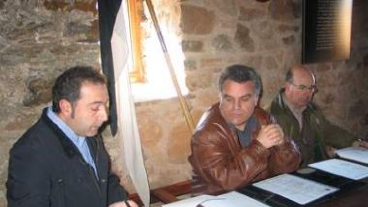 La asamblea se celebró, por primera vez, en la zona restaurada del castillo