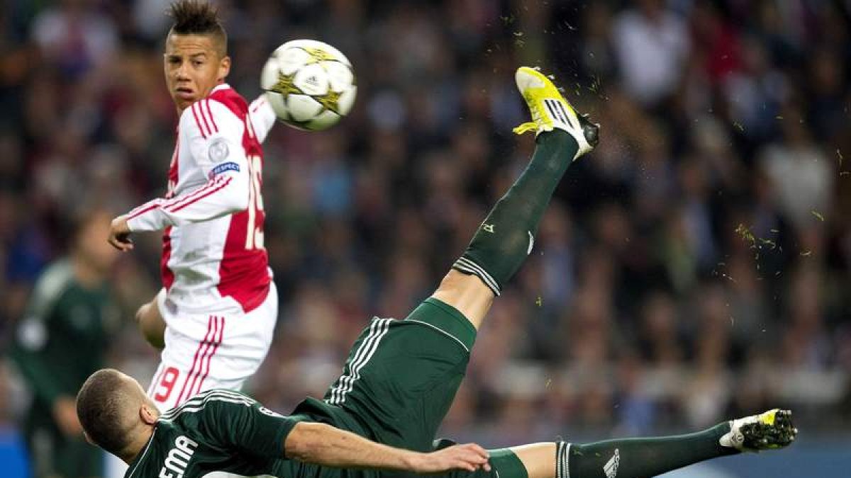 Benzema marcó de esta forma el segundo gol al Ajax.