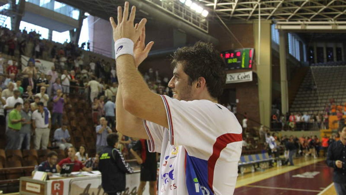 El adiós oficial de Raúl Nantes al Ademar está muy cerca de producirse, ya que tan solo falta la documentación de la EHF.