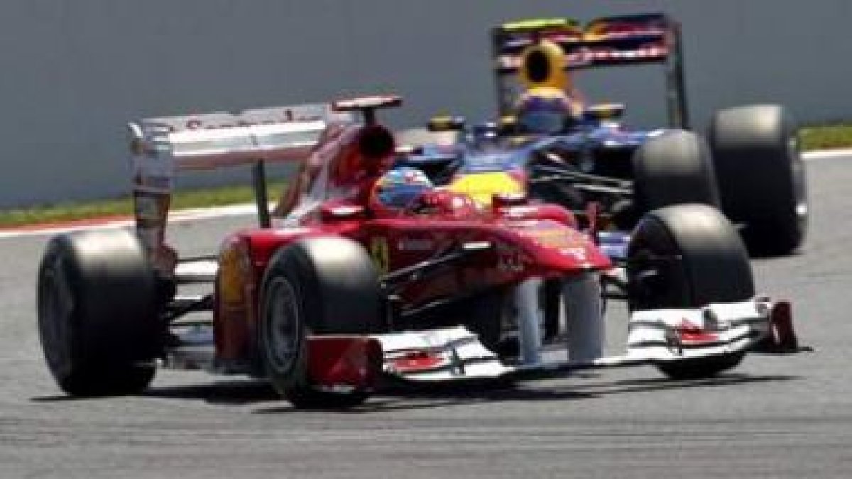 Alonso, delante de Webber cuando el español transitaba en la segunda posición.