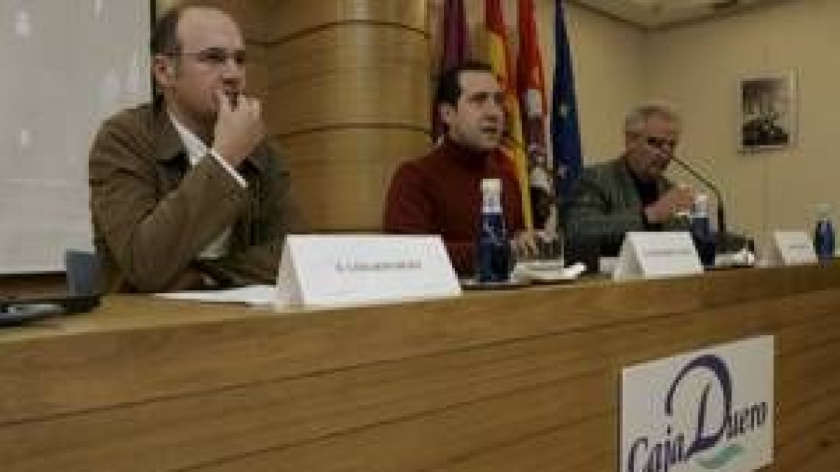 Boto; el coordinador del Club, Ramón Prieto; y el presidente de Pro Monumenta, Agustín Suárez