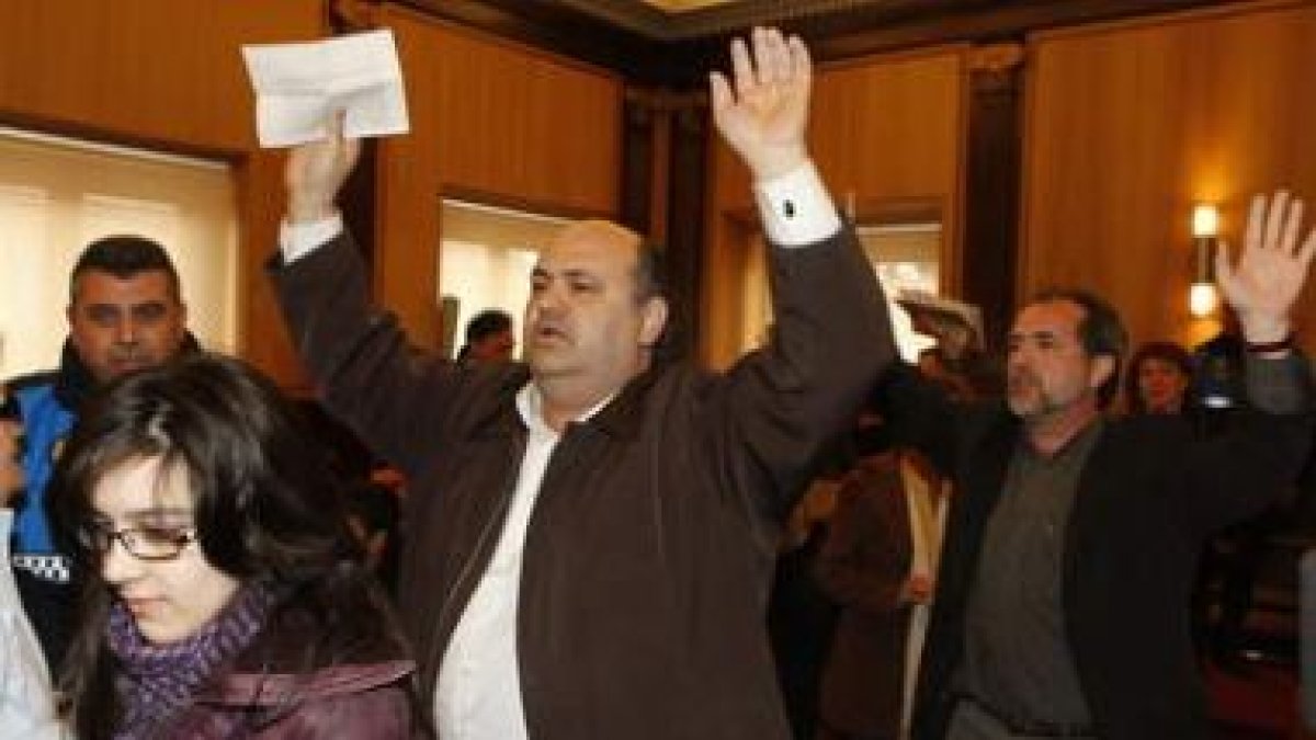 La privatización vuelve el viernes al Pleno, que ha sido desalojado dos veces al debatir este tema