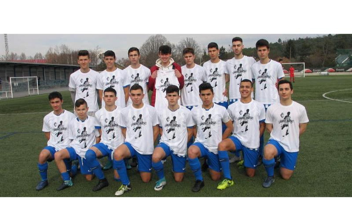 Formación de la Ponferradina B que logró el ascenso a la 1.ª División Regional Juvenil como campeón de Liga de la 1.ª División Provincial Juvenil (foto superior) y del Atlético Bembibre que se mantuvo en la 1.ª División Regional Juvenil, siendo además el único de los cuatro representantes del fútbol provincial que es el primer equipo juvenil de la entidad porque los otros tres son el segundo equipo al estar el primero en categoría superior, siendo junto a la Cultural B el único que inicialmente puede ascender al término de la temporada. MANUEL MACÍAS/FERNANDO OTERO