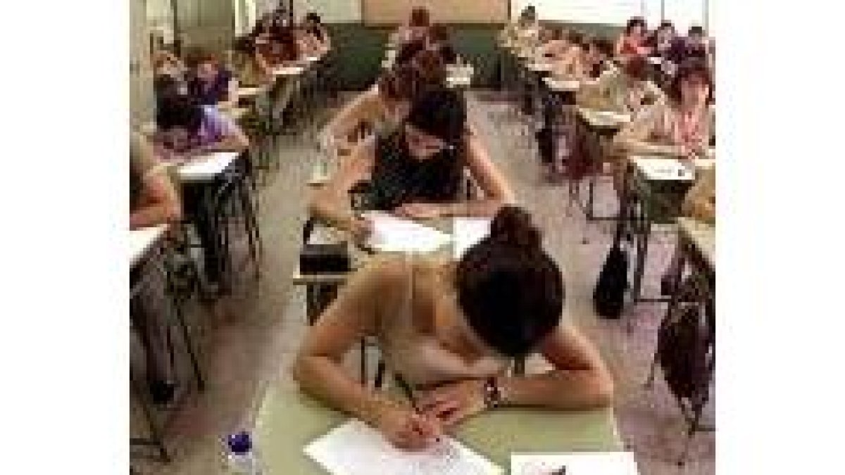 Un grupo de jóvenes opositando, en una imagen de archivo