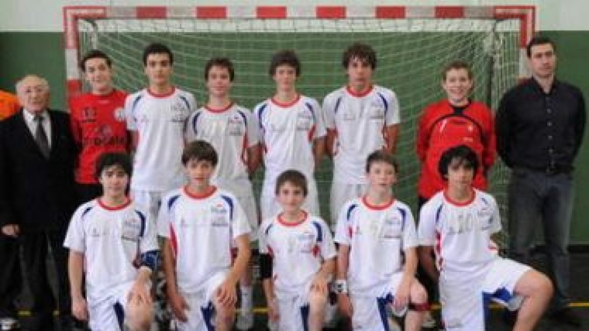 Krivoshlykov, Stranovsky y Costa, tripleta de lujo del Reale Ademar por los extremos.
