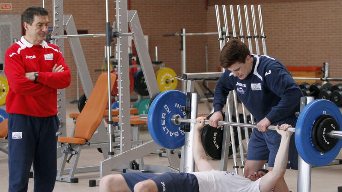 La plantilla del Reale Ademar ha trabajado, durante el parón de la Asobal, en el Ceard.