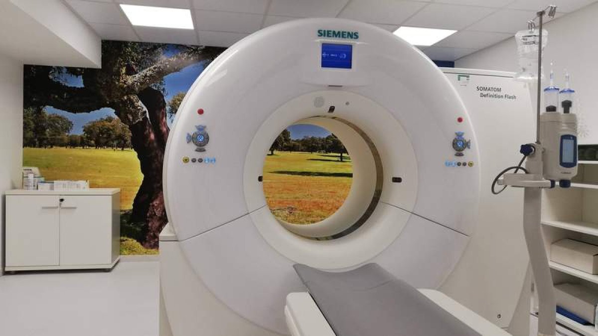 Los hospitales privados de León han dado un salto en equipamiento técnico e instalaciones. DL