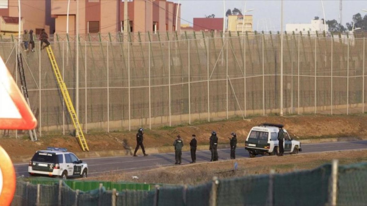 Una imagen de archivo de la valla de Melilla por la que cientros de subsaharianos tratan de entrar en Europa cada año.