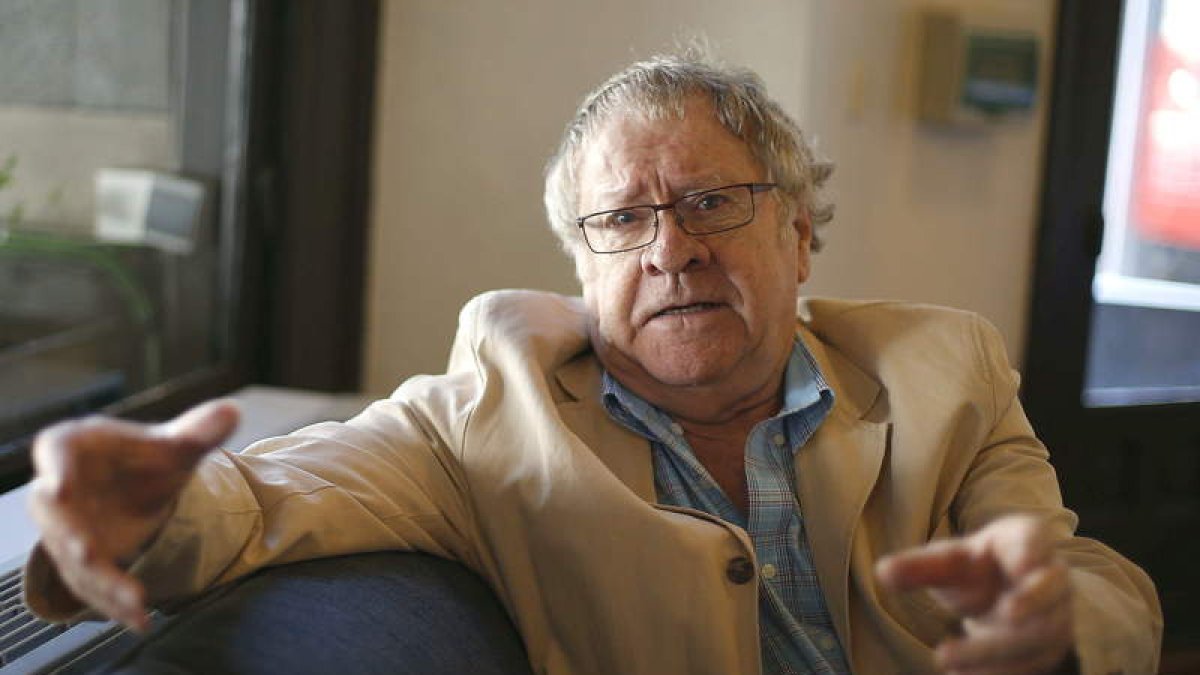El hispanista Ian Gibson durante la entrevista sobre su nuevo libro