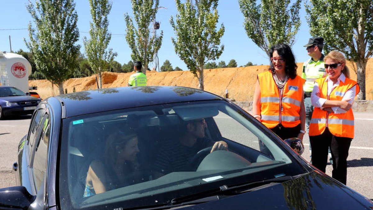 La subdelegada y la subdirectora de la DGT, ayer en la jornada de concienciación.