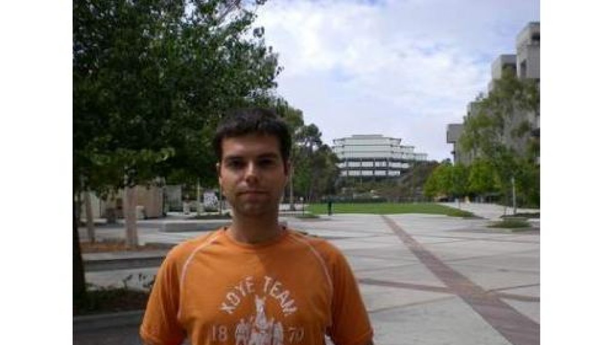 El joven investigador ponferradino Manuel Gómez, en una foto tomada en el campus de La Jolla.