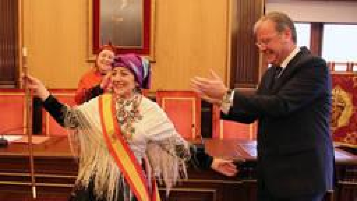 El alcalde cedió el bastón de mando en la fiesta de Las Águedas