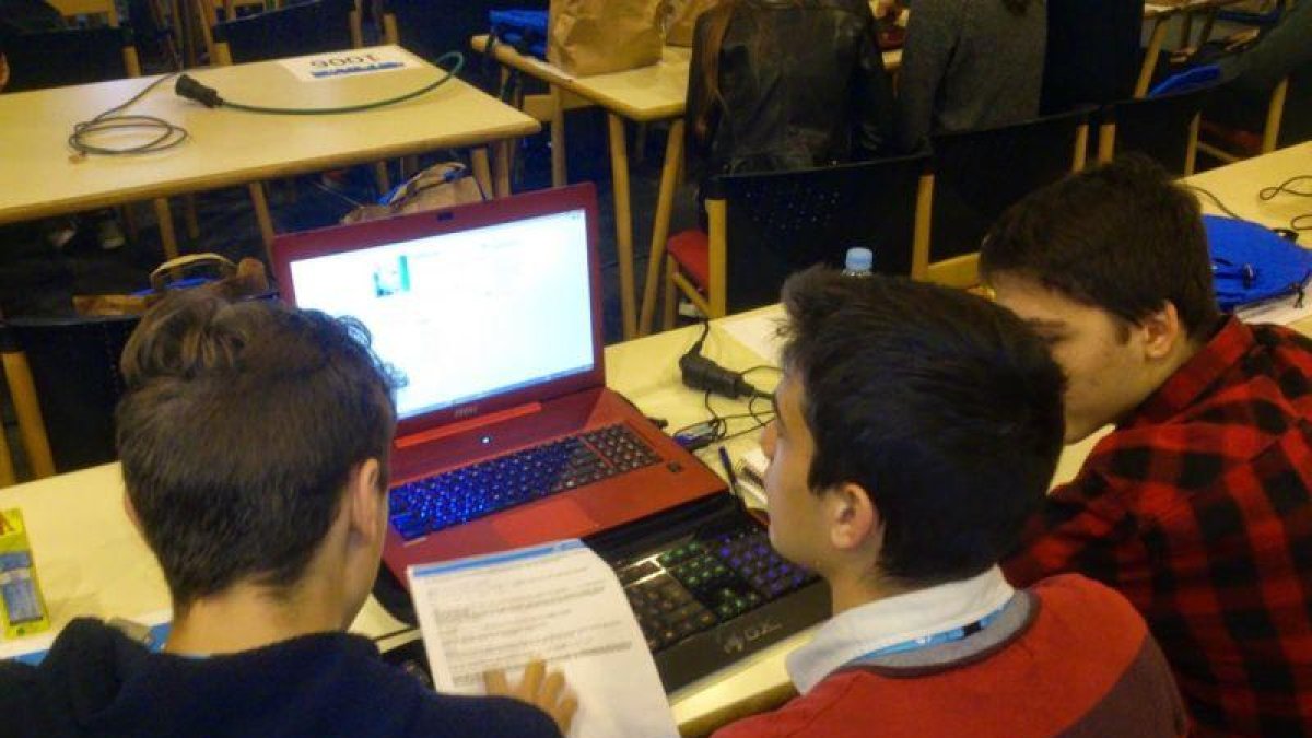 Alumnos de educación secundaria de la Escola Pia Santa Anna de Mataró.