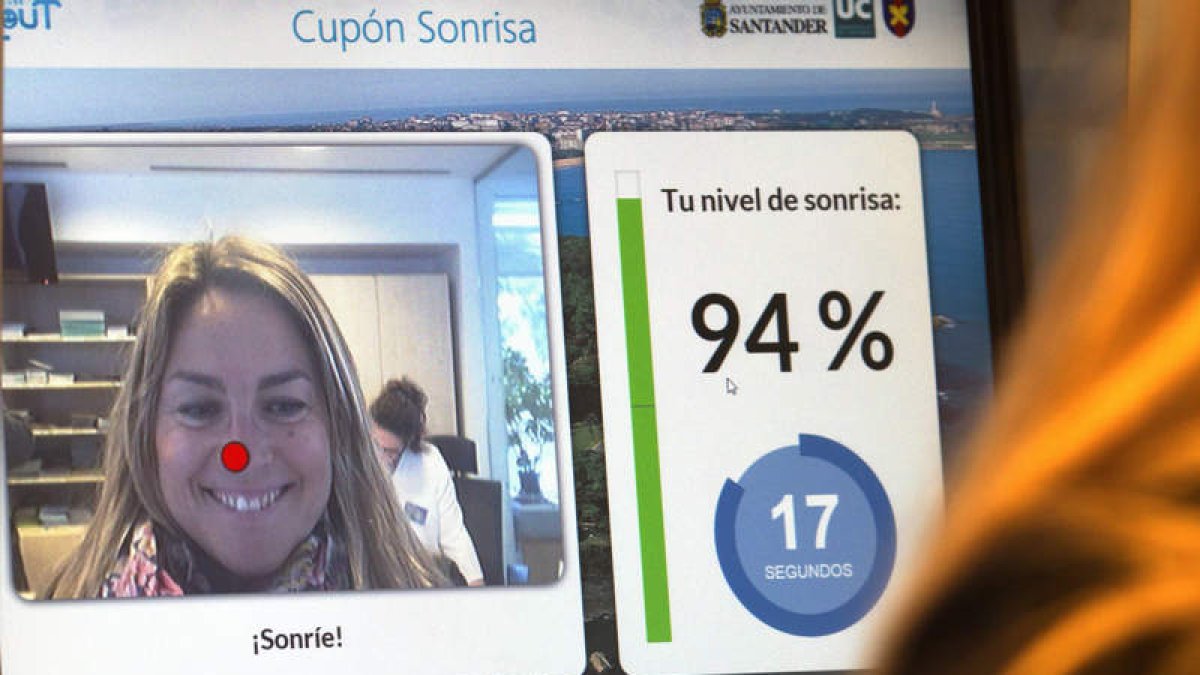 El usuario aparece en pantalla durante 20 segundos, tiempo en el que mostrará a la cámara su sonrisa. NACHO CUBERO