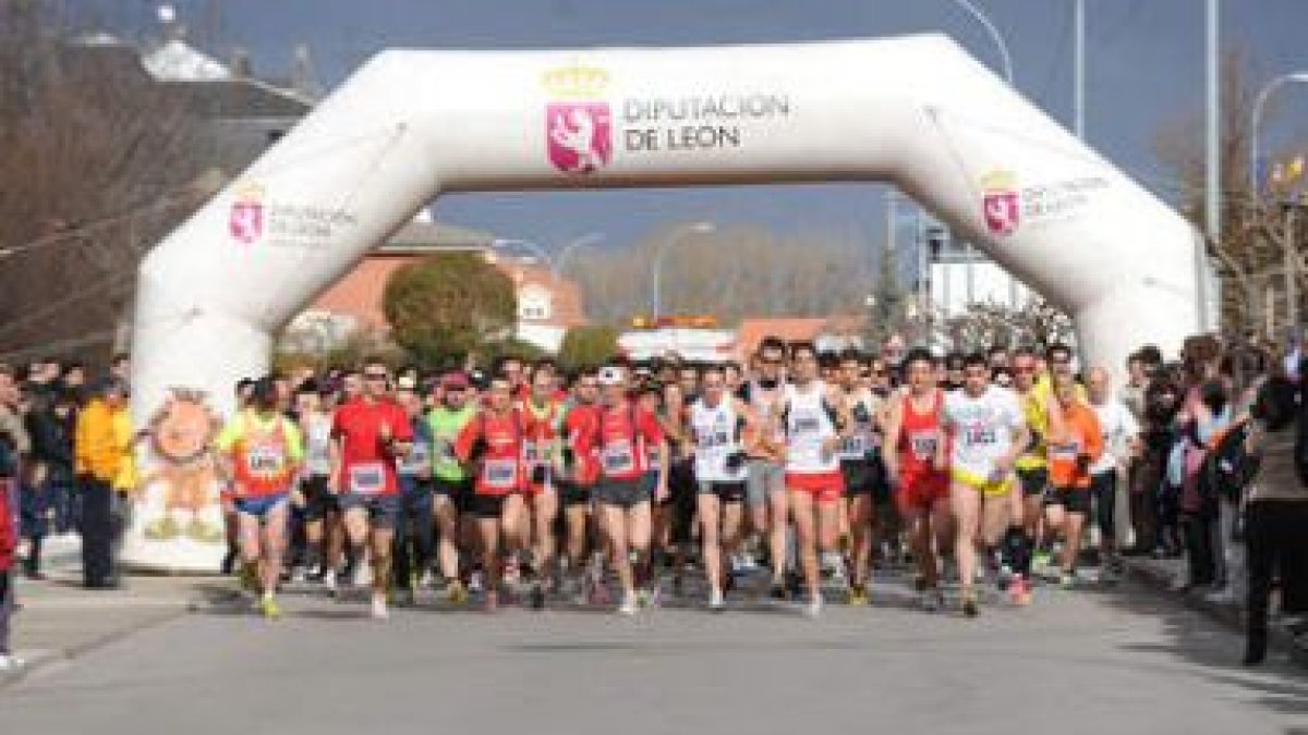 Más de cuatrocientos corredores participaron en los 10 kilómetros de La Virgen.