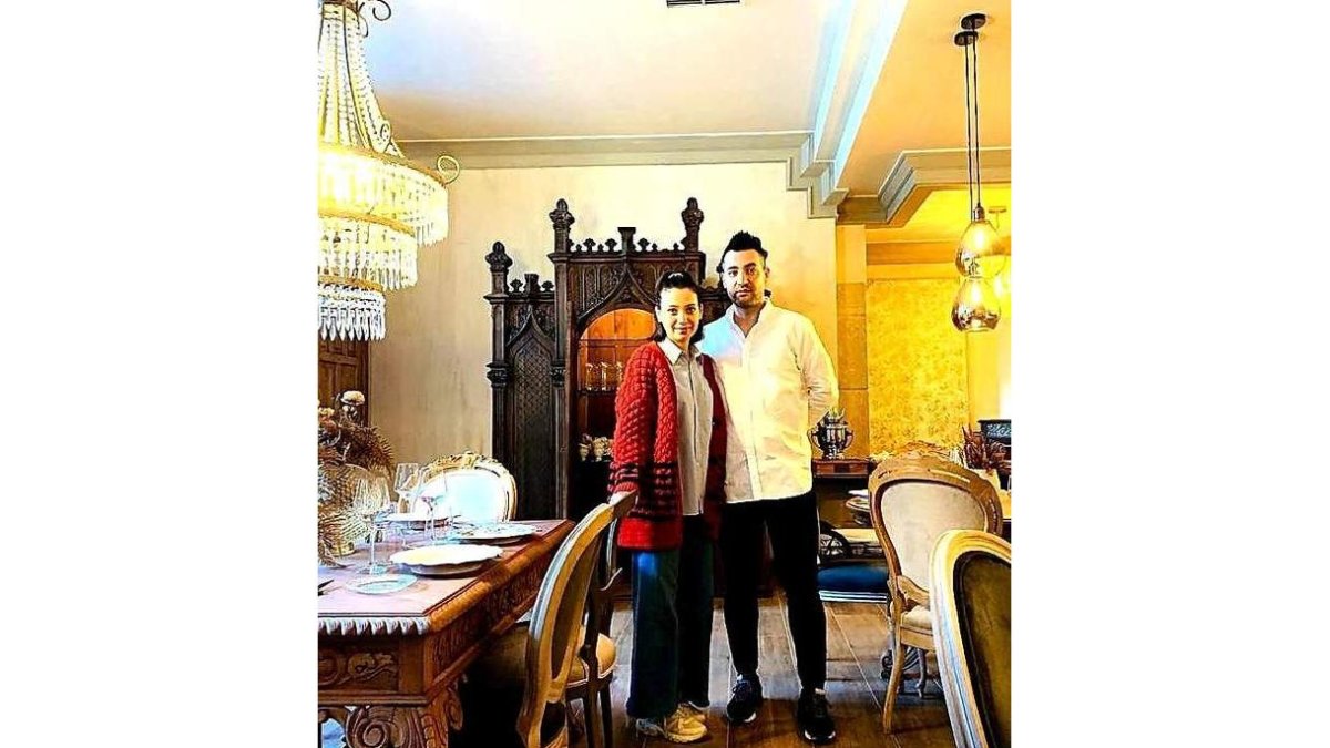 Carol y Miguel Pérez Negreiro, ayer en el Marie Miner de Santiago. DL