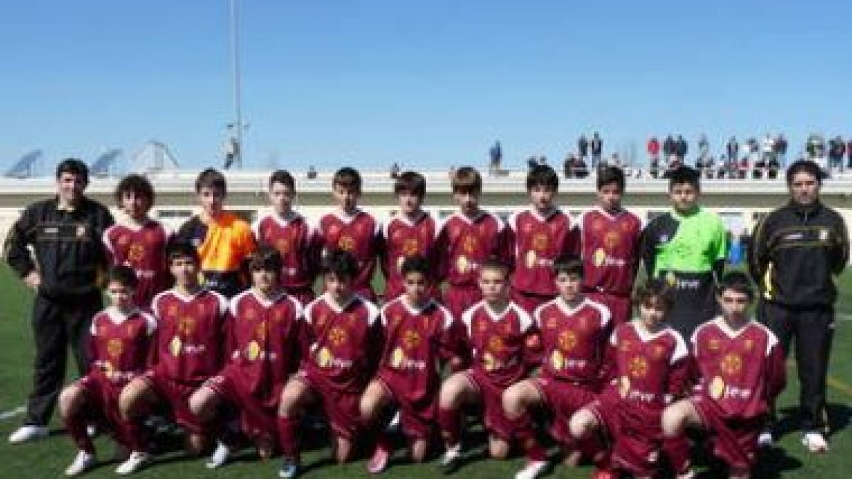 Formación de la selección de León sub 14 que disputó la final.