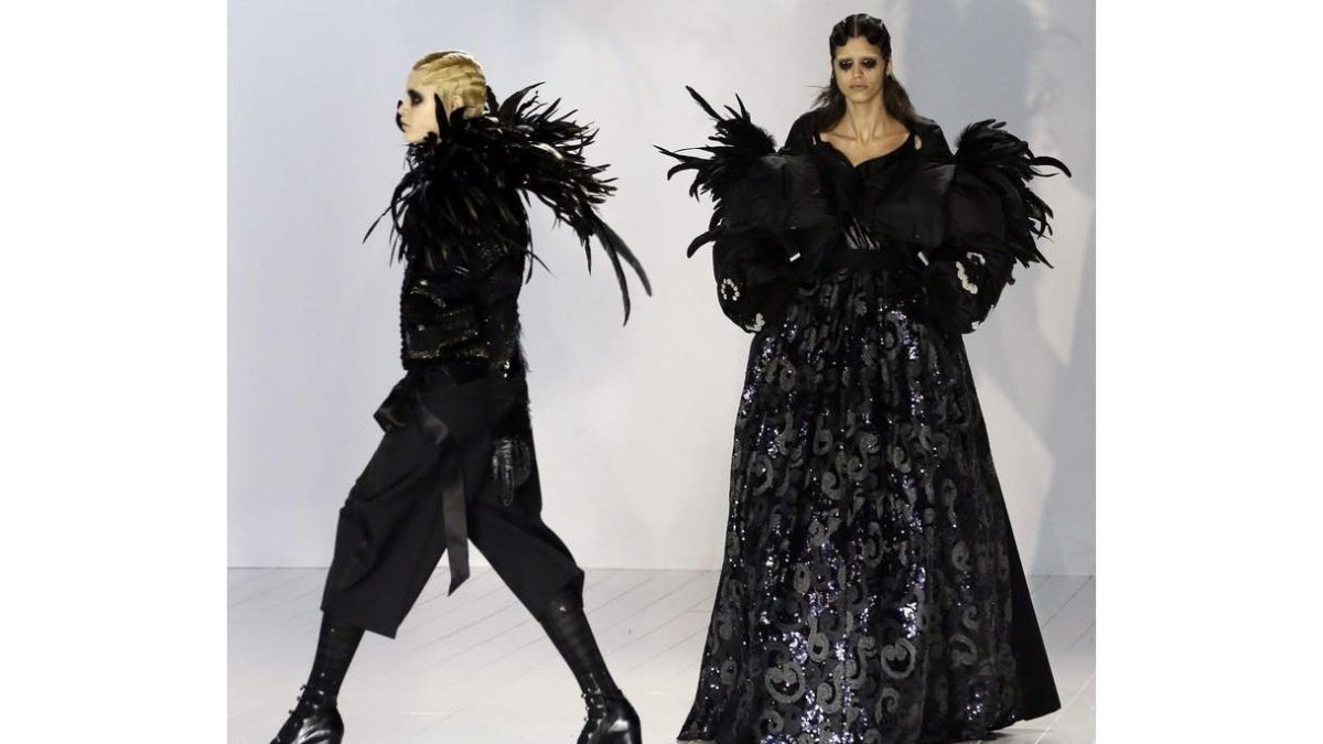 Modelos presentan creaciones del diseñador estadounidense Marc Jacobs durante la Semana de la Moda de Primavera de Nueva York