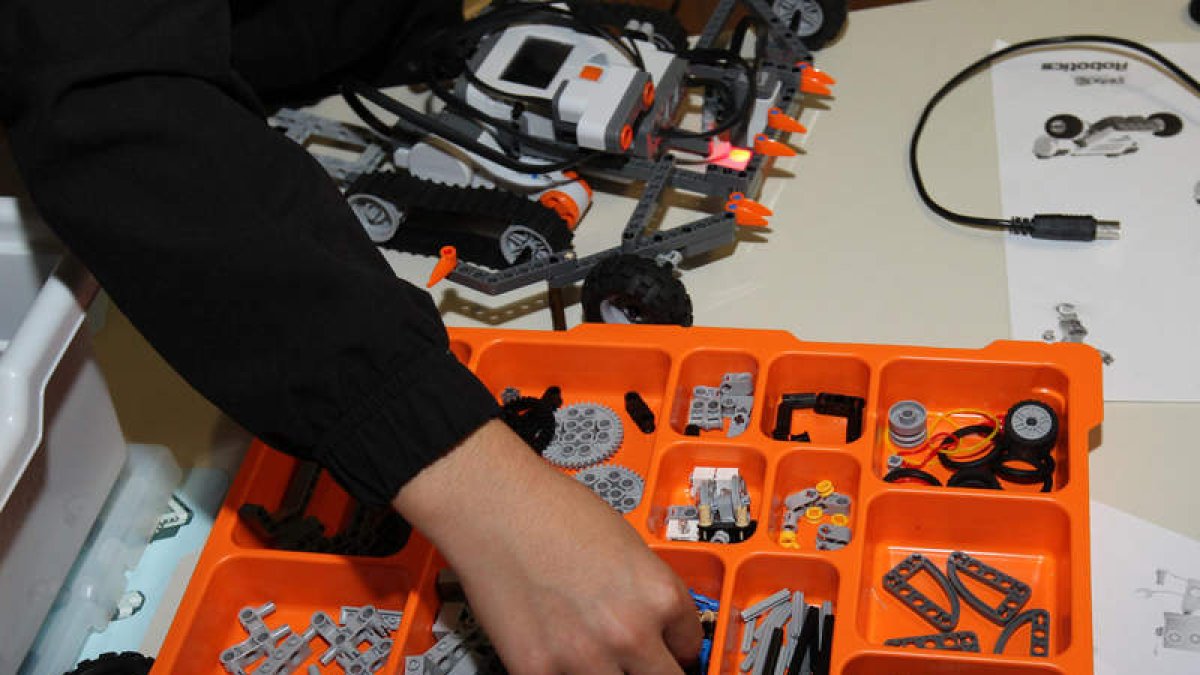 La robótica es actividad extraescolar desde 2012. SECUNDINO PÉREZ