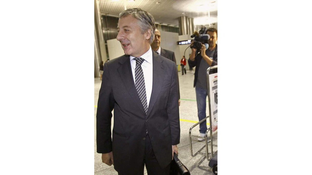 Blanco, antes de embarcar en el aeropuerto de Lavacolla.