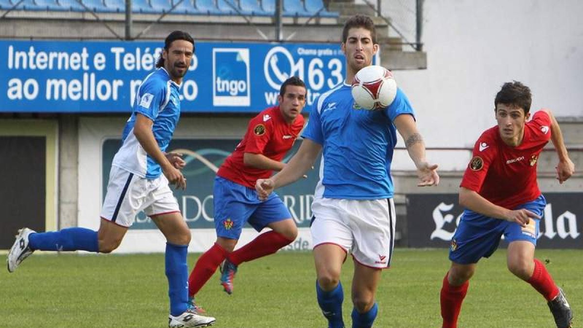 Dieguito protege un balón en el partido que el Fuenlabrada ganó en octubre en Ourense.