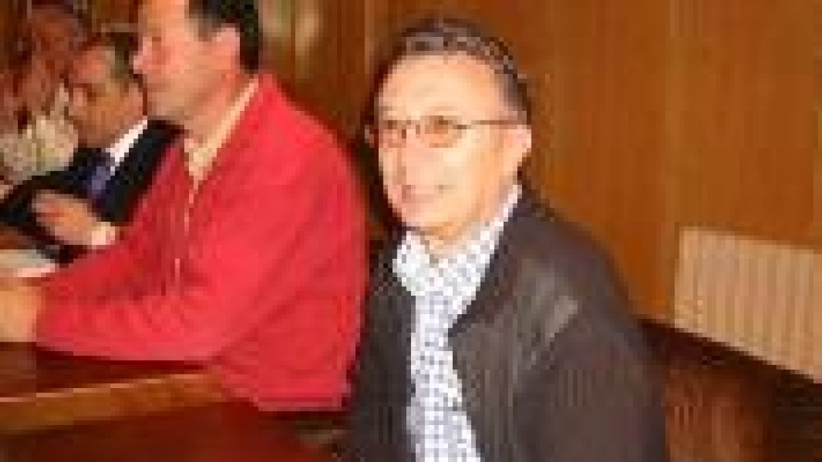 José Manuel Gago tomó ayer posesión como concejal de Medio Ambiente del Ayuntamiento de Bembibre