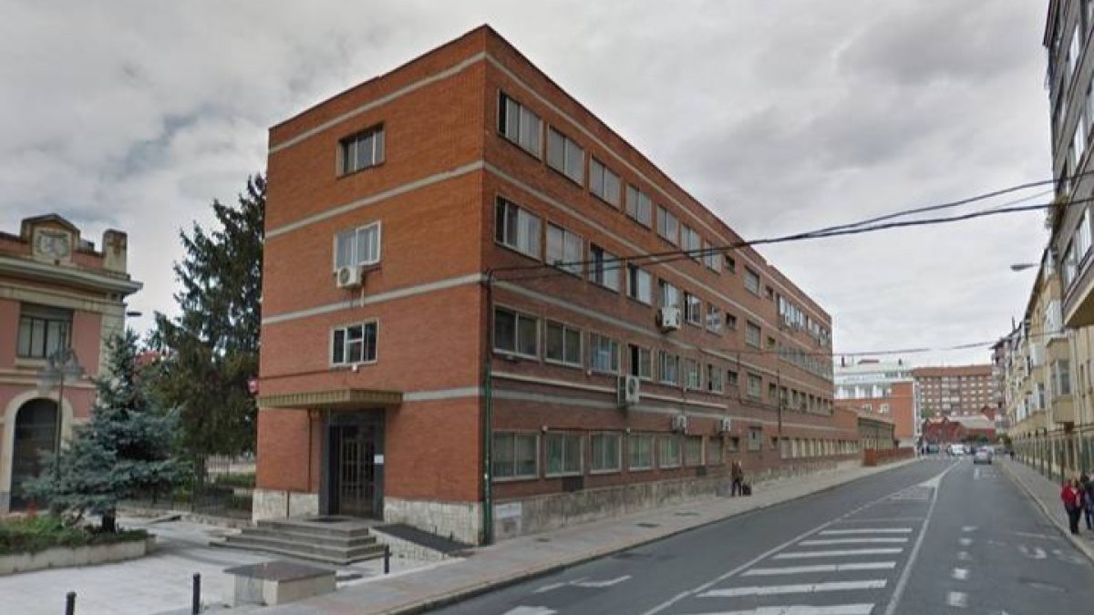 Edificio dormitorio de Adif. DL