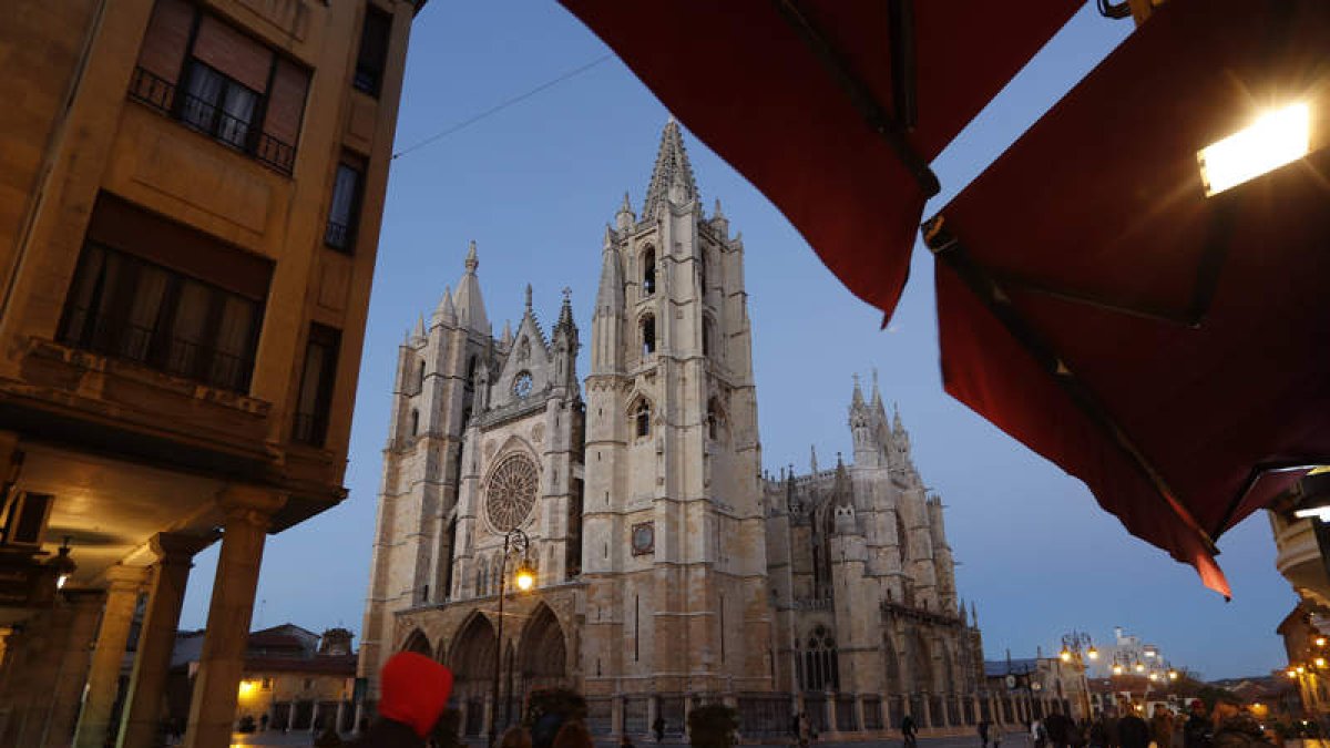 La capital ofrece cada vez más propuestas de ocio, gastronomía, deporte y cultura. Todo ello sumado a la llegada del AVE ha hecho que las visitas sean cada vez más numerosas y frecuentes.