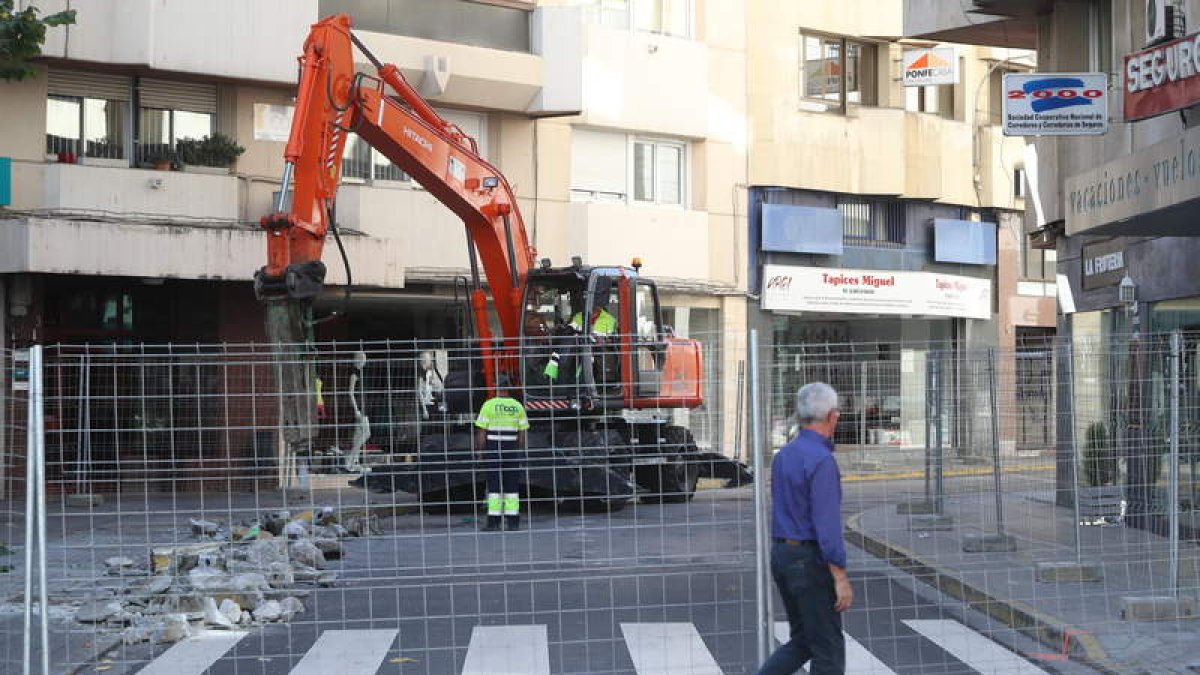 Imagen reciente del comienzo de las obras en la calle Ave María. L. DE LA MATA