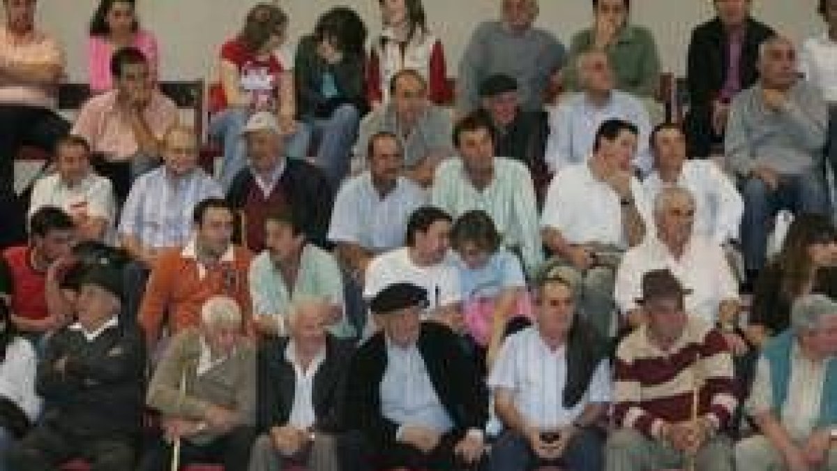 Los aficionados veteranos disfrutaron del corro