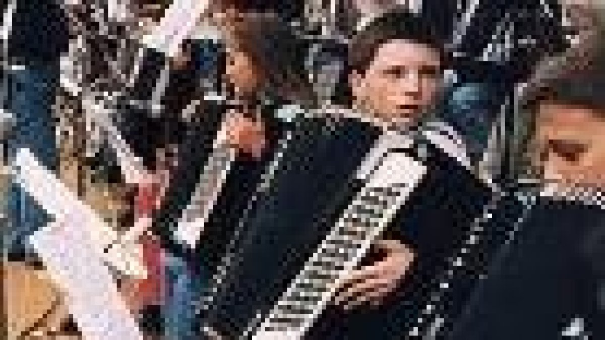 Los jóvenes componentes de la Orquesta Filarmónica de Acordeones