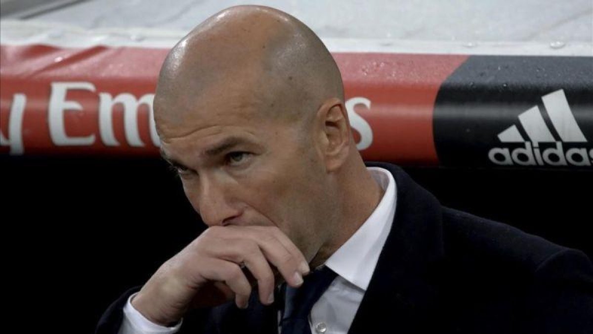 Zinedine Zidane, durante el encuentro de Copa ante el Sevilla el pasado miércoles en el Bernabéu.