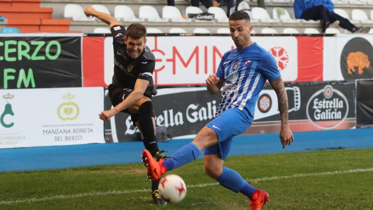 La vuelta de Yac Magagi y de Ríos Reina da alguna posibilidad más a Carlos Terrazas en la elección de jugadores para Ferrol. ANA F. BARREDO