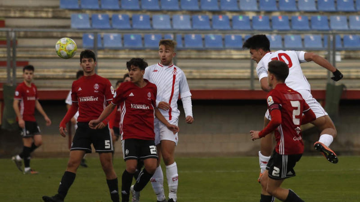 La Cultural sumó un punto frente al Atlético de Pinto en el cierre de la primera fase. FERNANDO OTERO