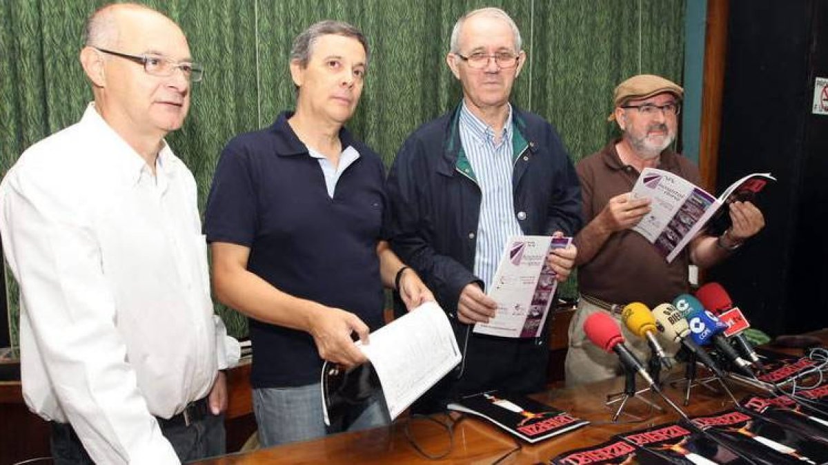 Fernández, García, Cela y Balboa durante la presentación de la revista.