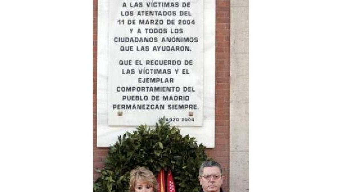 Rajoy y Zapatero, observados por Aguirre y De la Vega.