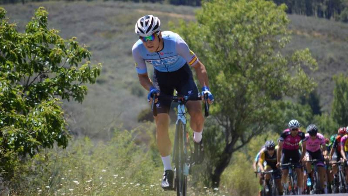 La Vuelta Ciclista a León termina hoy en Sahagún con la disputa de la sexta etapa. DL