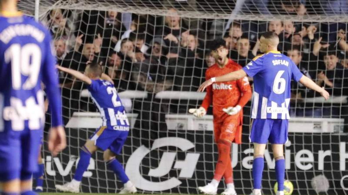 Chakla, en el partido de Burgos cuando el árbitro decretó el penalti que supuso el empate. LDLM