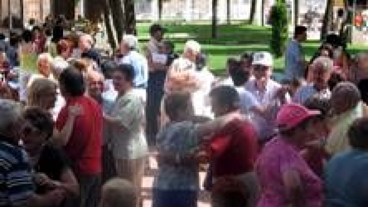 El parque El Jardinillo se convirtió en comedor y pista de baile