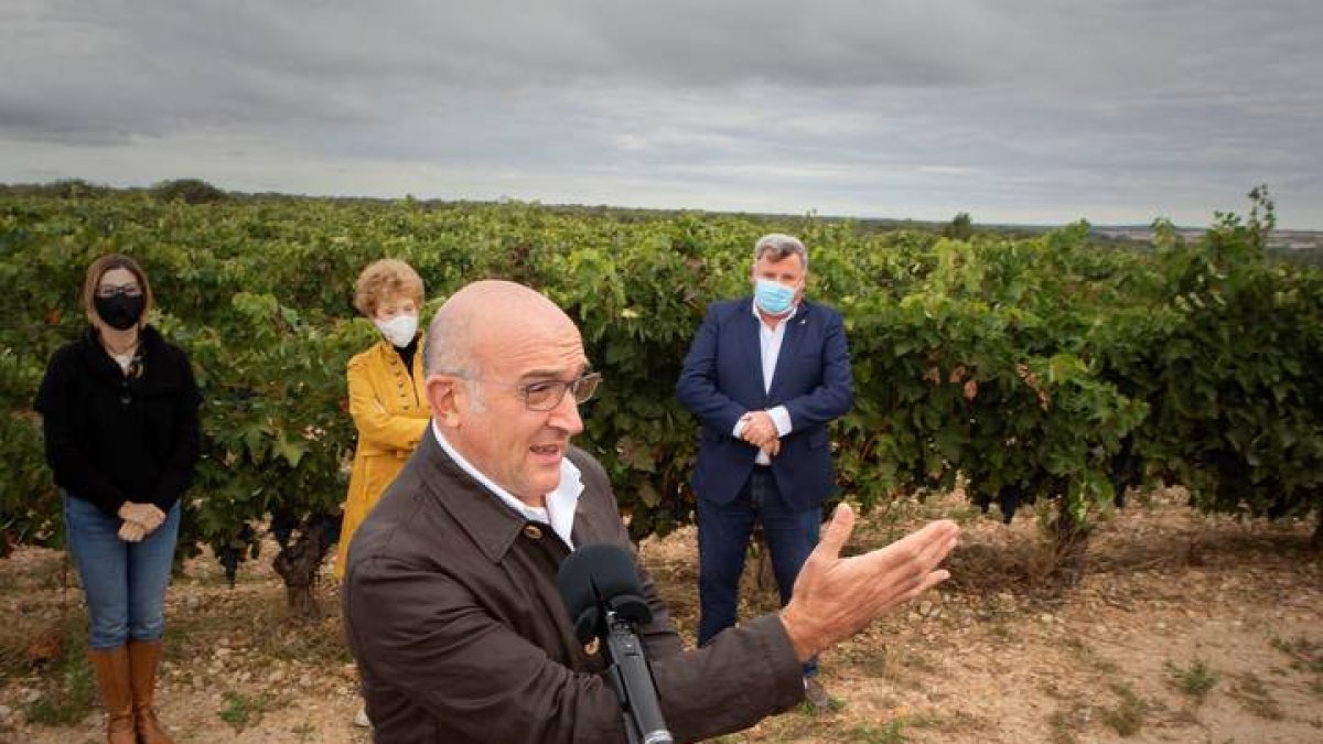 El consejero de Agricultura, Ganadería y Desarrollo Rural, Jesús Julio Carnero. PACO SANTAMARÍA