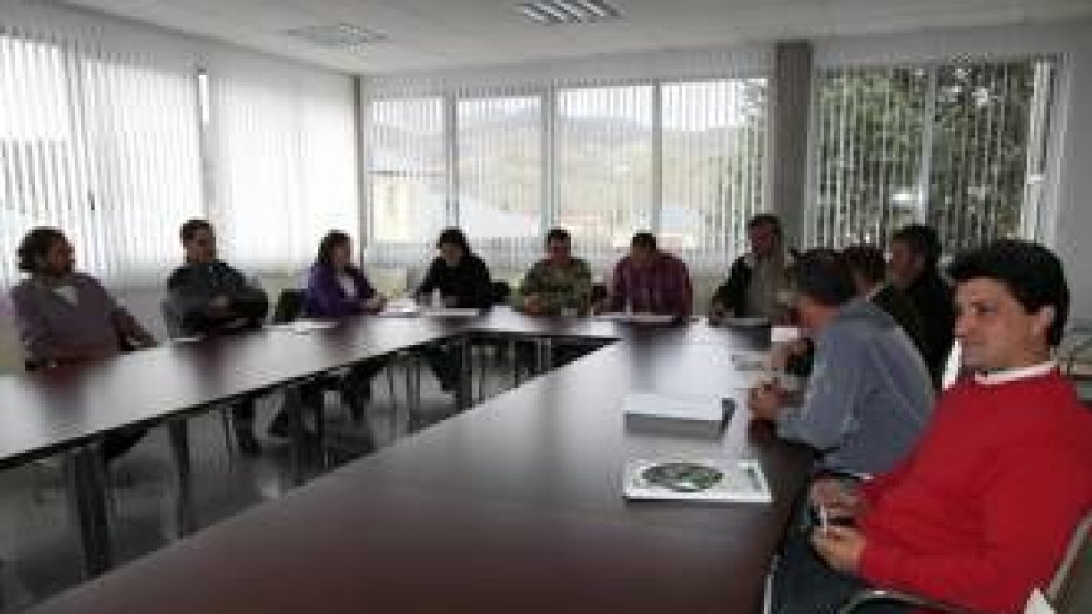 Los promotores de la comercialización de vacuno Montañas de León, en una reunión reciente