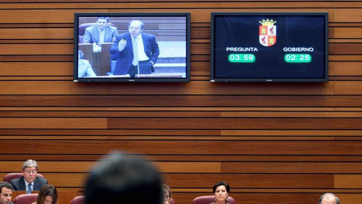 Imagen de archivo de un Pleno en las Cortes, con intervención de Juan Vicente Herrera.