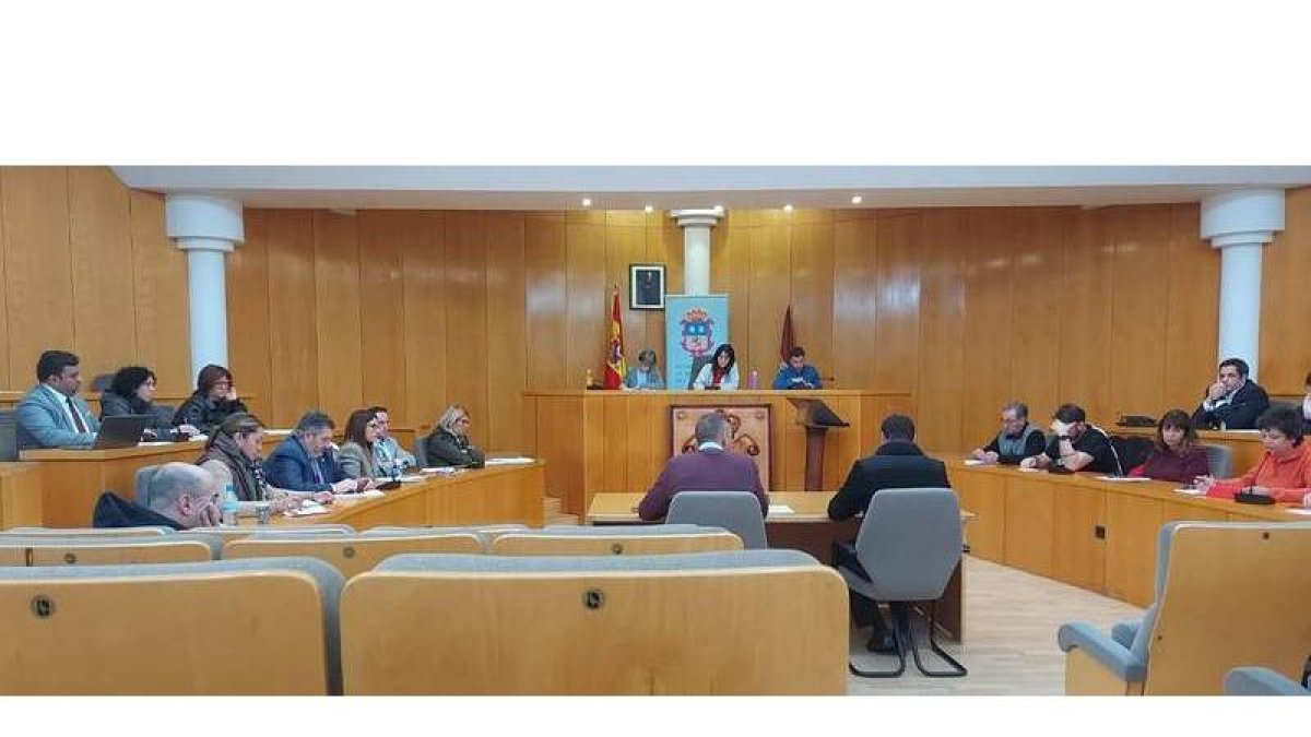 La Corporación de San Andrés pudo celebrar ayer su primer pleno extraordinario en casi dos meses al cubrirse la baja del secretario. DL