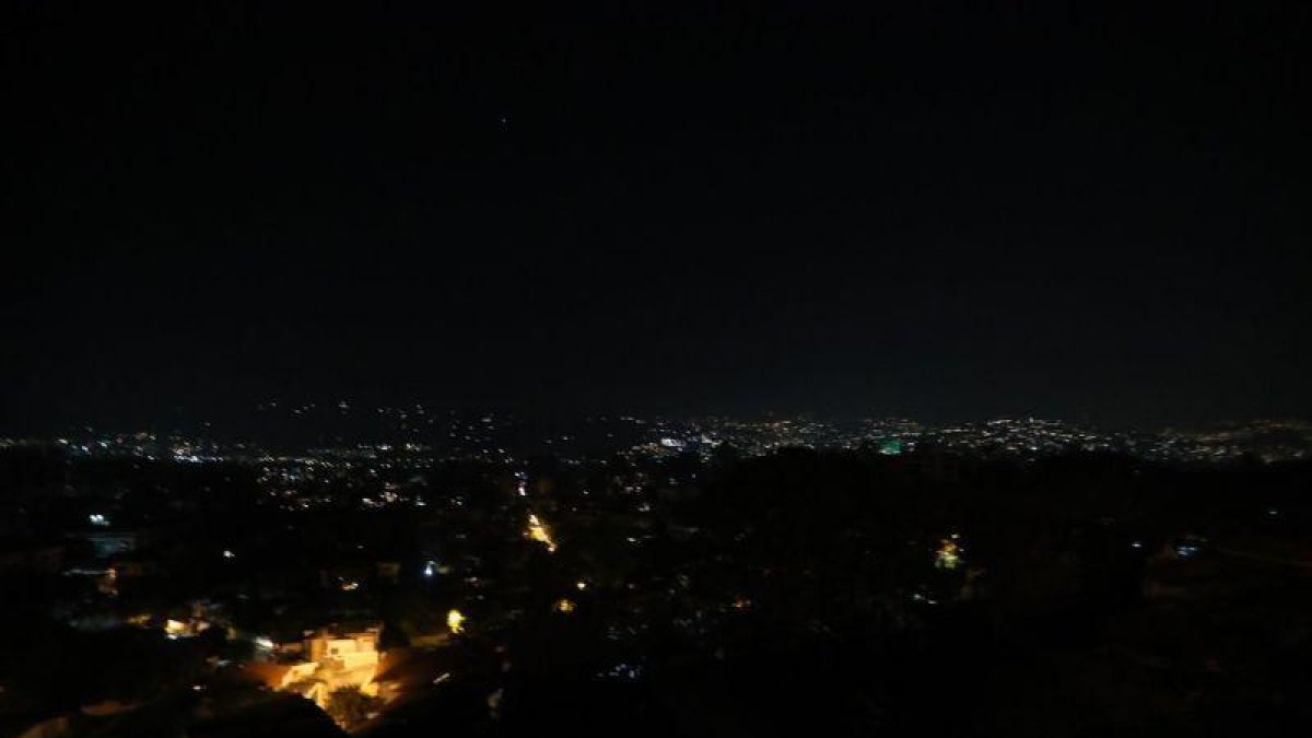 La ciudad de Caracas en completa oscuridad por el apagón generalizado.