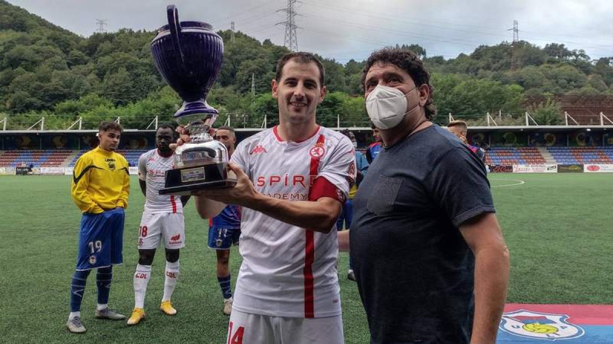 La Cultural se apuntó el Memorial Julio Cadenas tras superar en los penaltis al Langreo. CYDL