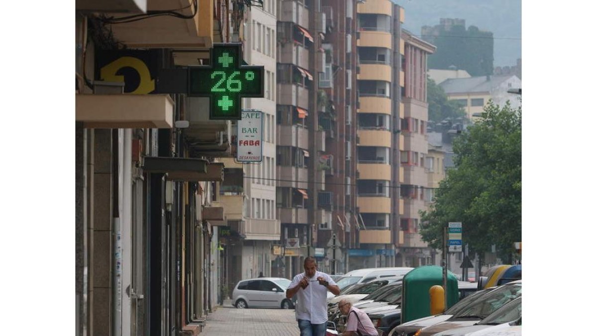 El calor dio ayer un respiro a los vecinos de Ponferrada. BARREDO
