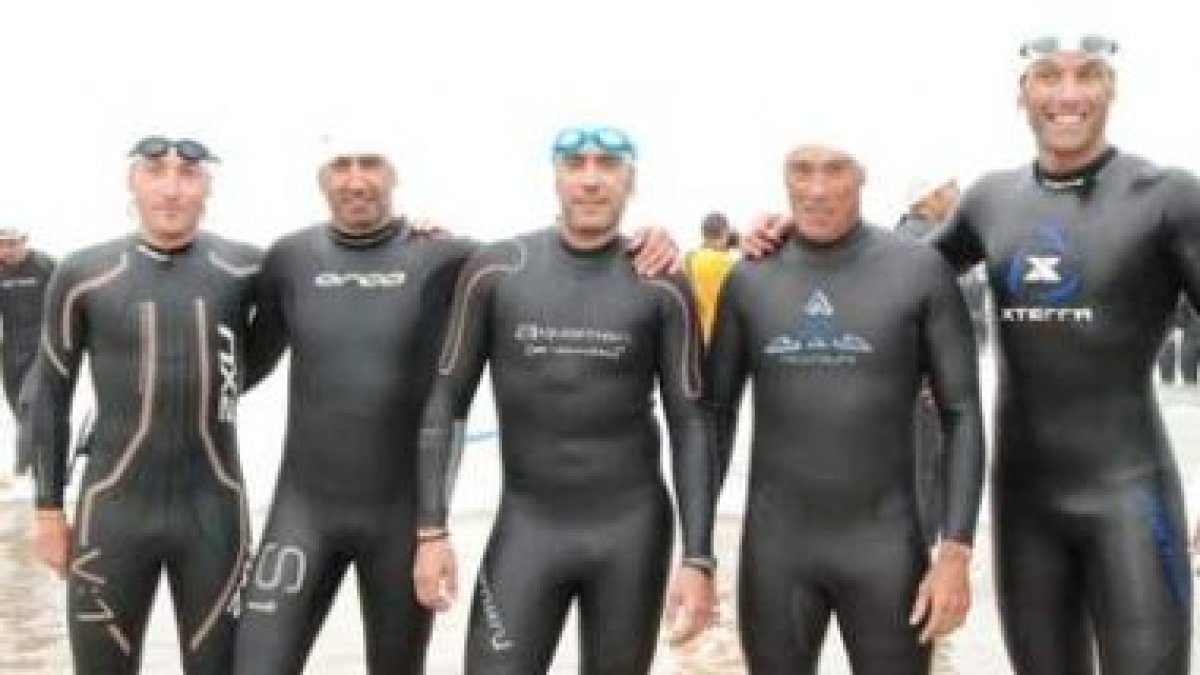 Leoneses que finalizaron la prueba de triatlón.
