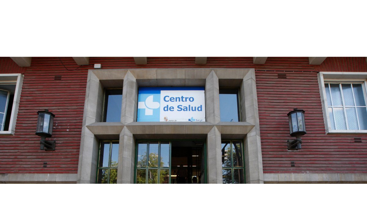 El centro de salud de La Condesa se encuentra dentro de la ratio con 34,2 usuarios cada día. J.F.S.