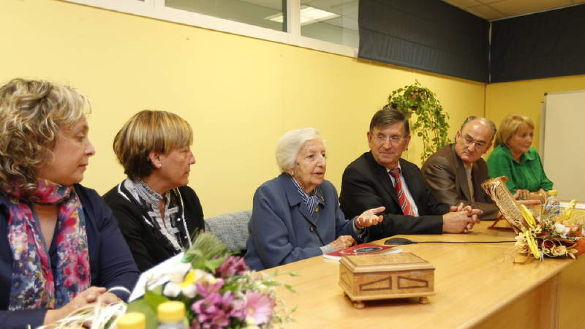 Aurora Baza, Teresa Lage, Concha Casado, Santamarta, Benito del Campo y Purificación Corral.